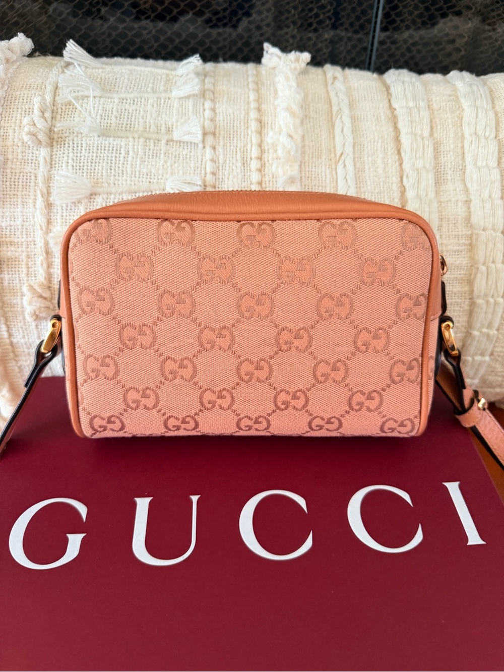 Gucci Pink GG Supreme Crossbody Bag - Picture 2 of 9